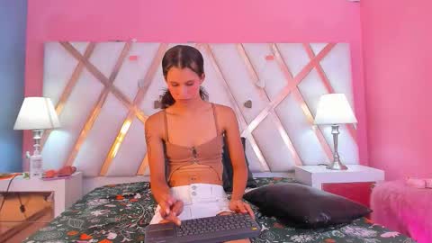 Snapshot of emmapetty chatting on 09-29-25, 10:14 Emmapetty online show from 09-29-25, 10:14