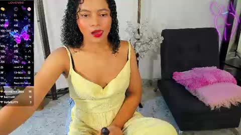 Snapshot of emmaray3 chatting on 06-25-26, 11:04 emmaray3 online show from 06-25-26, 11:04
