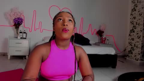 Snapshot of emmasanzoficial chatting on 09-14-25, 11:31 Sara online show from 09-14-25, 11:31