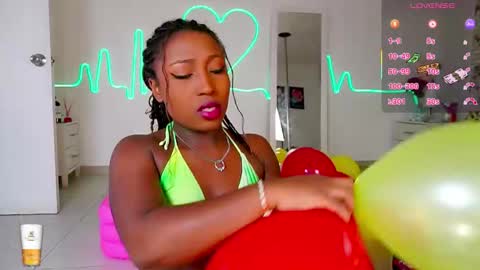 Snapshot of emmasanzoficial chatting on 09-20-25, 11:33 Sara online show from 09-20-25, 11:33