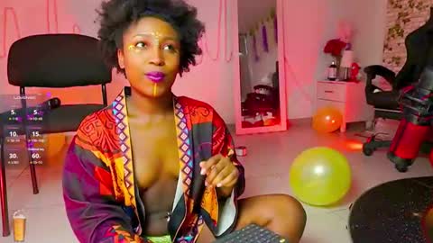 Snapshot of emmasanzoficial chatting on 09-28-25, 11:37 Sara online show from 09-28-25, 11:37