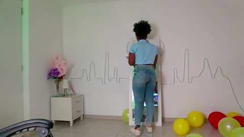 Snapshot of emmasanzoficial chatting on 09-29-25, 11:59 Sara online show from 09-29-25, 11:59