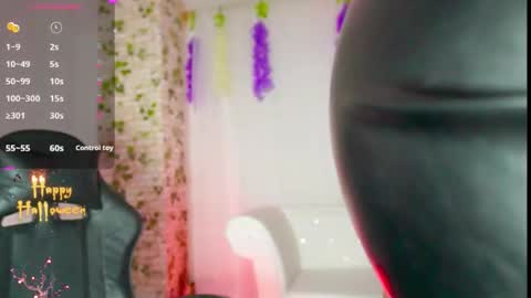 Snapshot of emmasanzoficial chatting on 10-05-25, 11:41 Sara online show from 10-05-25, 11:41