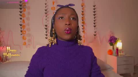 Snapshot of emmasanzoficial chatting on 10-20-25, 11:21 Sara online show from 10-20-25, 11:21