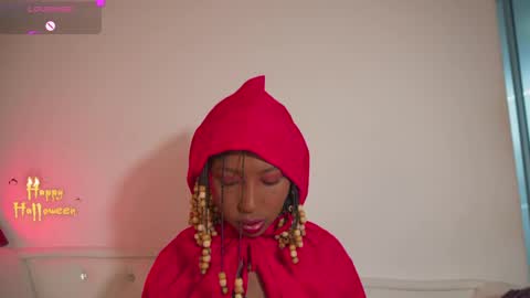 Snapshot of emmasanzoficial chatting on 10-23-25, 11:31 Sara online show from 10-23-25, 11:31