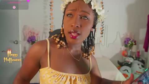 Snapshot of emmasanzoficial chatting on 10-30-25, 11:33 Sara online show from 10-30-25, 11:33