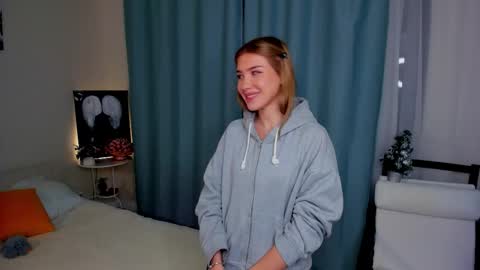 Snapshot of emmastonewants chatting on 01-13-26, 09:31 Emma online show from 01-13-26, 09:31