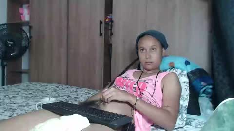 emmasweet95 online show from 01-14-25, 05:40