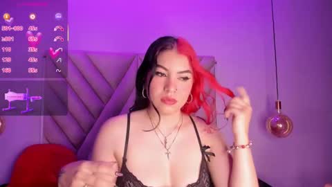 Snapshot of emmaswift1 chatting on 09-13-25, 02:44 Emma online show from 09-13-25, 02:44