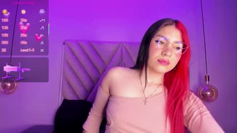 Snapshot of emmaswift1 chatting on 09-29-25, 02:38 Emma online show from 09-29-25, 02:38