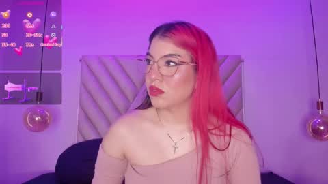 Snapshot of emmaswift1 chatting on 11-11-25, 02:33 Emma online show from 11-11-25, 02:33