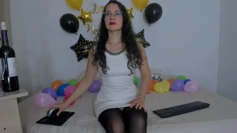 Snapshot of emmatorres9 chatting on 12-30-24, 07:21 Emma Torres online show from 12-30-24, 07:21