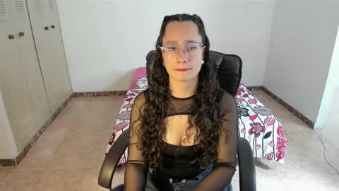Snapshot of emmatorres9 chatting on 02-22-25, 07:14 Emma Torres online show from 02-22-25, 07:14