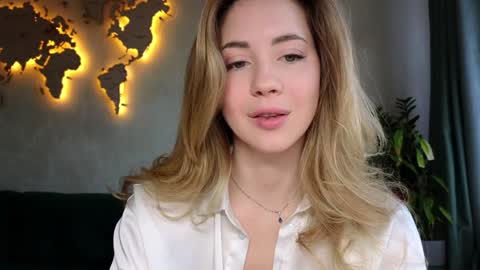 Snapshot of emmi_rosee chatting on 03-22-26, 08:51 Miss Emmi online show from 03-22-26, 08:51