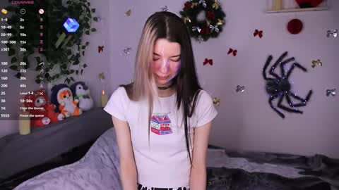 Snapshot of emmie_everly chatting on 01-11-26, 11:37 emmie_everly online show from 01-11-26, 11:37