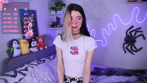 Snapshot of emmie_everly chatting on 03-03-26, 11:38 emmie_everly online show from 03-03-26, 11:38