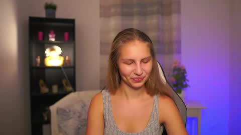 Emmie online show from 12-18-25, 02:34