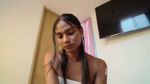 Snapshot of emmily_forever chatting on 02-05-25, 10:12 emmily online show from 02-05-25, 10:12