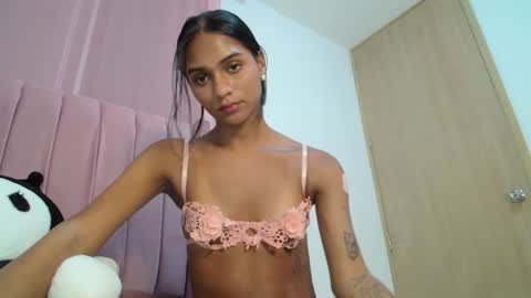 Snapshot of emmily_forever chatting on 02-07-25, 12:09 emmily online show from 02-07-25, 12:09