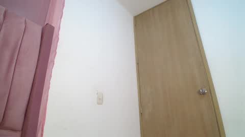 Snapshot of emmily_forever chatting on 02-18-25, 06:26 emmily online show from 02-18-25, 06:26