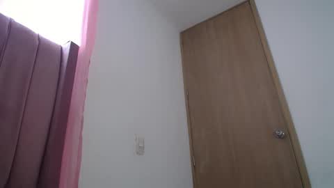 Snapshot of emmily_forever chatting on 03-12-25, 04:35 emmily online show from 03-12-25, 04:35