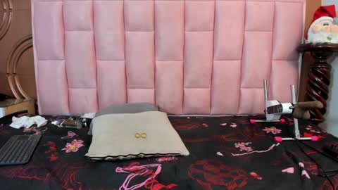 Snapshot of emmily_keller chatting on 12-06-24, 02:38 Emmily keller online show from 12-06-24, 02:38