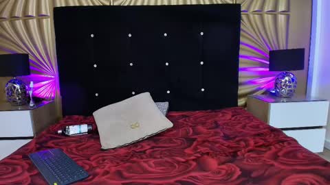 Emmily keller online show from 11-08-25, 01:22