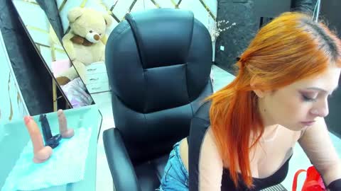 EmmilyWalker online show from 10-10-25, 03:05