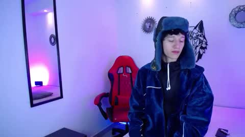 Snapshot of emmo_boy chatting on 12-21-25, 12:34 SERGIO online show from 12-21-25, 12:34