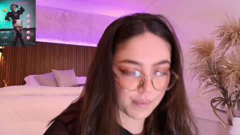 Emmy Walker online show from 03-10-25, 05:18