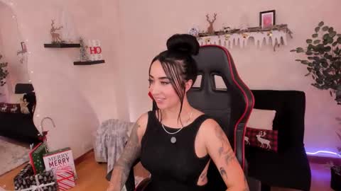 Emmy Evans  online show from 11-12-25, 09:14