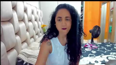 Snapshot of emperatriztapia chatting on 01-04-25, 09:52 emperatriztapia online show from 01-04-25, 09:52