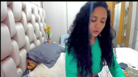 Snapshot of emperatriztapia chatting on 01-13-25, 03:01 emperatriztapia online show from 01-13-25, 03:01