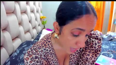 Snapshot of emperatriztapia chatting on 02-22-25, 09:04 emperatriztapia online show from 02-22-25, 09:04