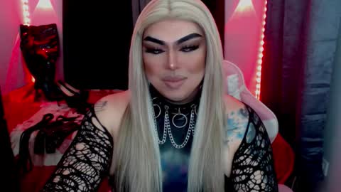 Snapshot of empressmichellexx chatting on 02-27-26, 06:41 Mistress Michelle online show from 02-27-26, 06:41