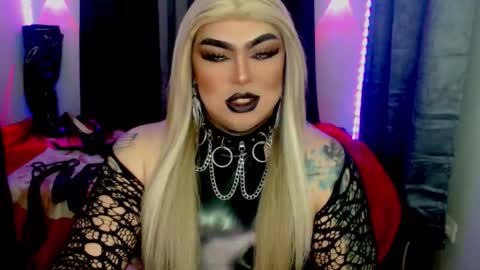 Snapshot of empressmichellexx chatting on 02-28-26, 04:41 Mistress Michelle online show from 02-28-26, 04:41