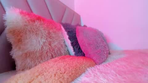 Emy online show from 12-18-24, 11:02