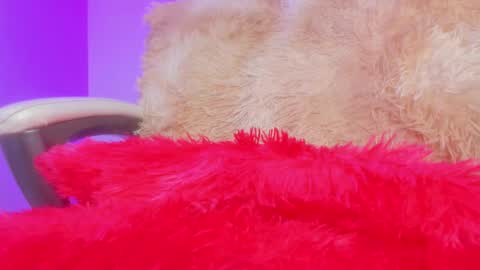 Emy online show from 01-25-25, 11:34