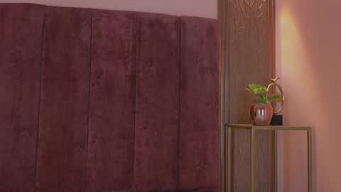 Snapshot of emy_leon chatting on 11-08-25, 09:35 Emy online show from 11-08-25, 09:35