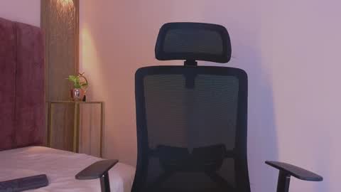 Snapshot of emy_leon chatting on 11-10-25, 08:19 Emy online show from 11-10-25, 08:19