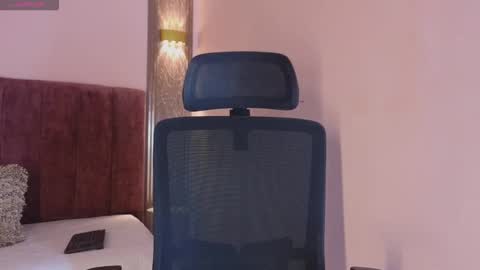 Snapshot of emy_leon chatting on 02-08-26, 07:06 Emy online show from 02-08-26, 07:06