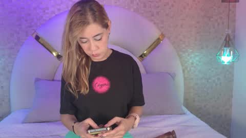 Emy  online show from 11-24-25, 11:54