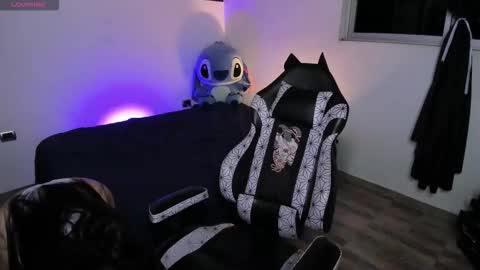 Im Emily would you like to help me reach 100  online show from 10-04-25, 09:51