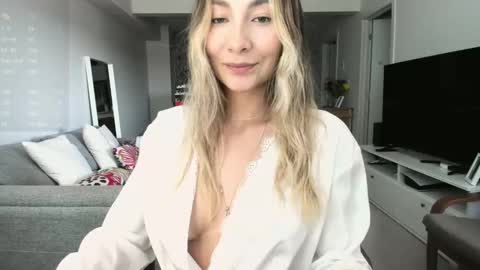 emyconneer online show from 09-20-25, 08:54