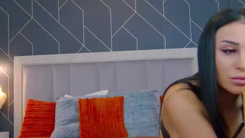 Snapshot of emylaveau chatting on 01-14-26, 06:19 Emy online show from 01-14-26, 06:19