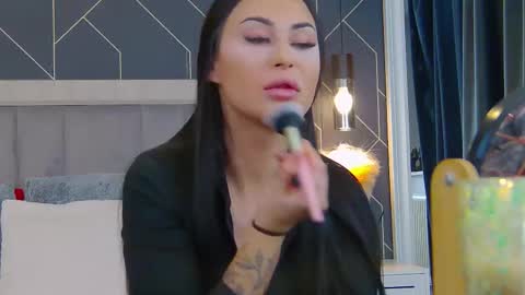 Snapshot of emylaveau chatting on 02-04-26, 06:19 Emy online show from 02-04-26, 06:19