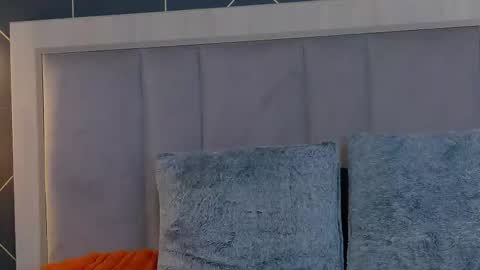 Snapshot of emylaveau chatting on 02-20-26, 07:21 Emy online show from 02-20-26, 07:21