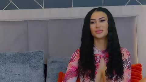 Snapshot of emylaveau chatting on 02-24-26, 06:22 Emy online show from 02-24-26, 06:22