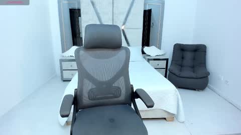 Emy Silver online show from 02-12-25, 06:19