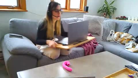 Snapshot of emyxxl chatting on 12-15-25, 01:48 emyxxl online show from 12-15-25, 01:48